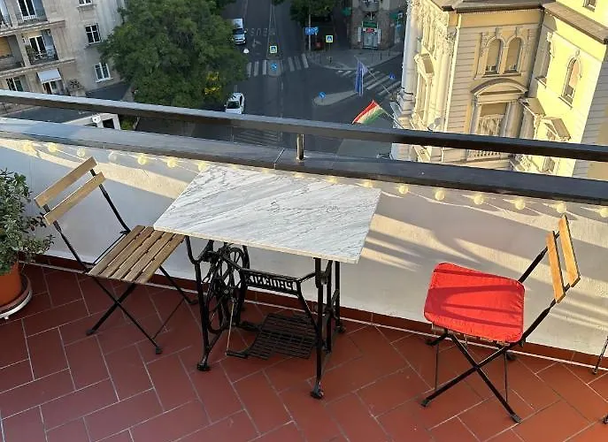Bright & Spacious In Buda * Budapest