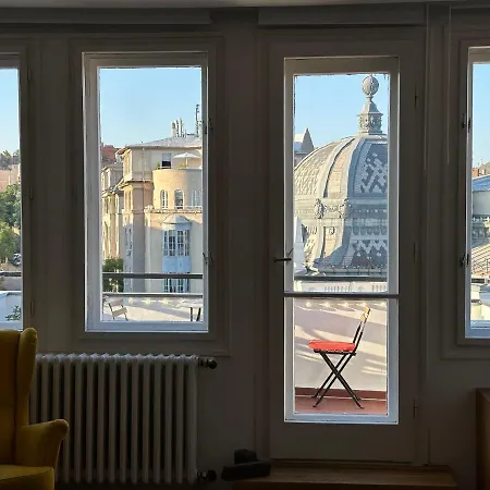Bright & Spacious In Buda * Budapešť