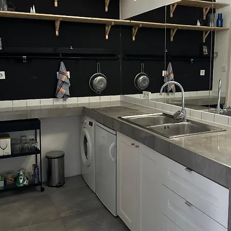 شقة Bright & Spacious In Buda بودابست
