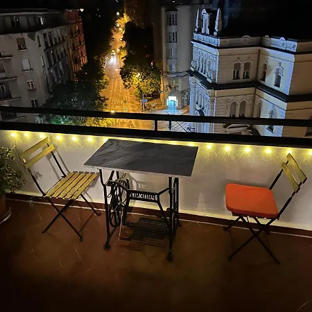 Bright & Spacious In Buda Apartmán