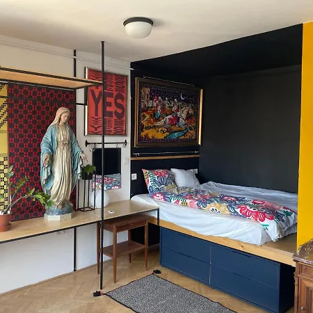 Bright & Spacious In Buda Budapest