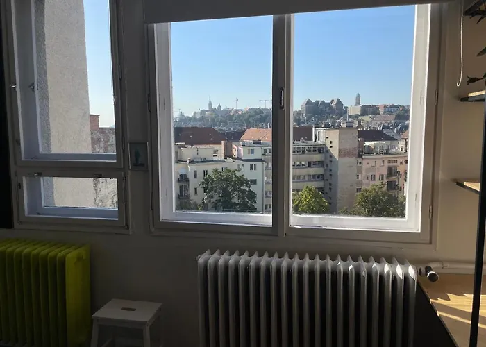 Bright & Spacious In Buda