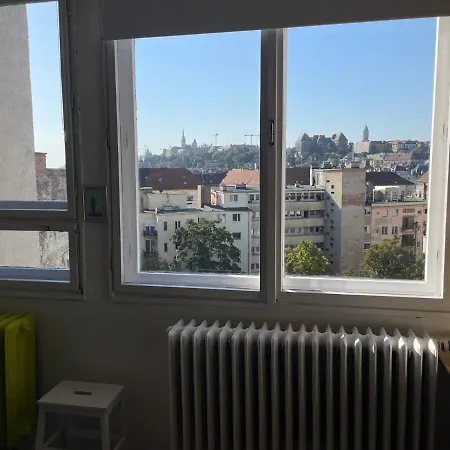 Bright & Spacious In Buda